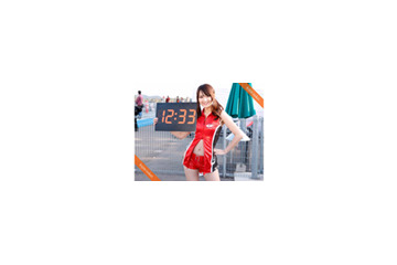どの娘がお好み? 話題の美人時計、今度はなんとレースクィーン版が 画像