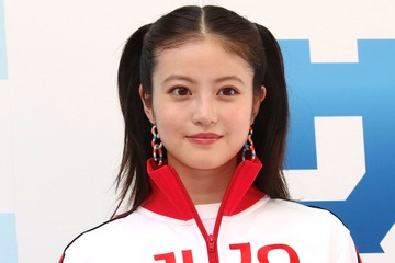 今田美桜、絶対領域あらわな“ミニ丈スタイル”で雰囲気がらり! 画像