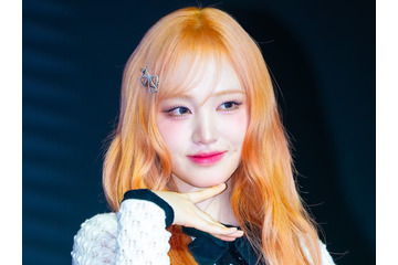 IVE・リズ、白シャツから覗く華奢な肩にドキッ…「透明感がすごすぎる！」【PHOTO】 画像