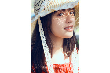 上坂樹里の1st写真集が発売決定！ 等身大の無邪気な表情に艶っぽい姿も 画像