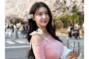 “完璧Sライン体型”に釘付け…韓国の人気チアガール、「デニムが似合い過ぎる」美貌でファンを圧倒【PHOTO】 画像