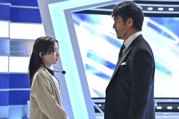 進藤(阿部寛)と華(永野芽郁)の過去がつながる!? 18年前に起きた出来事とは…『キャスター』 画像