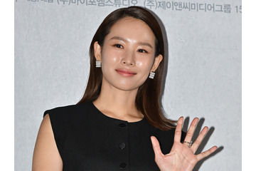 “俳優イ・ドンゴンの元妻”女優チョ・ユニ、愛娘と沖縄旅行を満喫！そっくりなビジュアルに注目【PHOTO】 画像