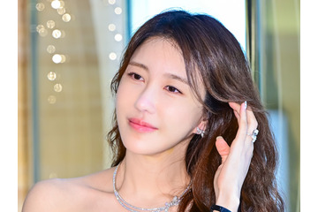 これぞ女神降臨…『ペントハウス』美人女優、至高のチューブトップドレス姿で魅せた“洗練美”【独自写真】 画像