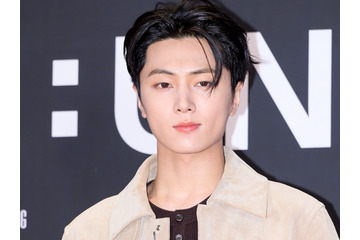 ENHYPEN・ジェイ、完璧スーツ姿に視線集中「フェイスラインどうなってんの？」【PHOTO】 画像