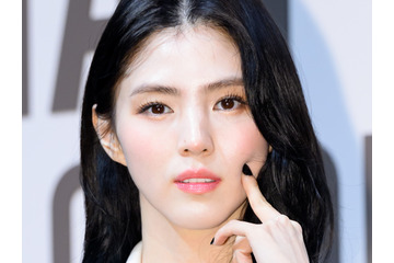 “過激ドレス”が禁止になったカンヌで…女優ハン・ソヒ、妖艶ビジュでレッドカーペットを華やかに彩る 画像