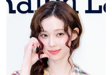 aespa・ウィンター、天使級の透明感…清楚なミニワンピース姿に視線集中【PHOTO】 画像