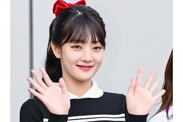 「どうなってるの？」i-dle・ミンニ、“ギリギリ見えない”大胆スカート姿に視線釘付け！【PHOTO】 画像
