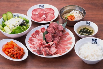 牛角、新セットメニューを発表!2人で5,000円以下で楽しむ「定番焼肉コース」など29日より提供 画像