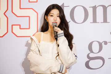 IVE・ウォニョン、デコルテ露出のキャミワンピで登場「原宿や渋谷に出かけたいな」 画像
