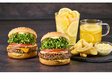 フレッシュネスバーガー、国産黒毛和牛100％の贅沢な味わい！「黒毛和牛バーガー」が6月4日より発売 画像