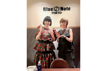 渡辺満里奈、“10年以上の推し”土岐麻子とツーショット！ 「お2人ともかわいい」 画像