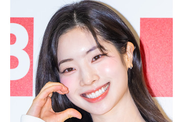 TWICE・ダヒョン、ファンの用意した誕生日カフェを次々と訪問！嬉しい“認証SHOT”残す【PHOTO】 画像