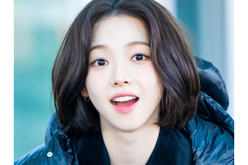 “赤で2の服”着ただけで政治論争の餌食…aespaカリナのファン一同が大統領候補に抗議文「二次加害しないで」 画像