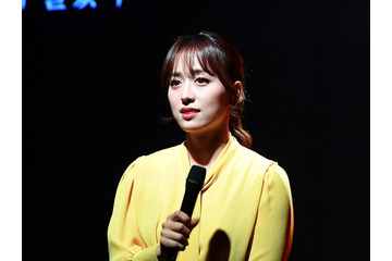 “ノーブラ生放送”とメガネ出演で話題を呼んだ韓国女子アナ、今度は「ノーキッズゾーン」に対する持論で共感 画像