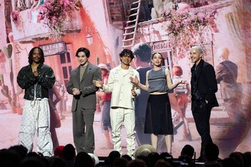 実写『ONE PIECE』麦わらの一味が集結！ レディー・ガガのサプライズ登場も Netflixイベント「TUDUM」 画像