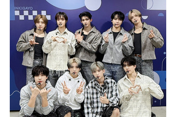 &TEAM、韓国の音楽番組で圧巻パフォーマンス披露!唯一無二の存在感で華やかにカムバック 画像