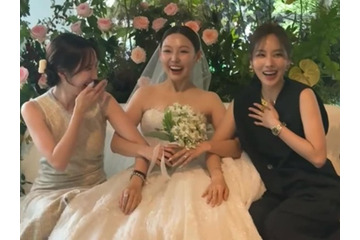 メンバー結婚式に人気ガールズグループ集結「あなたたちはforever」とファン狂喜 画像