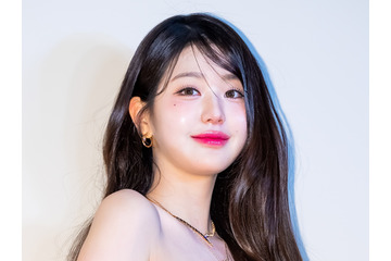 IVE・ウォニョン、超ミニスカで“見えそう”な大胆ポーズ！AI級のビジュアルに「ほんとに人間？」の声【PHOTO】 画像