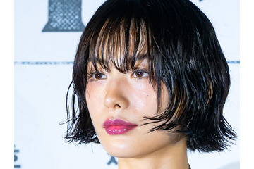 “全身タトゥー”を「バカみたい」と消したナナ、一つだけ残した「1968」に込めた思いとは？ 画像