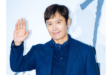 「フロントマン」のスピンオフも!? 『イカゲーム3』で注目のイ・ビョンホン、米人気トーク番組に単独出演 画像