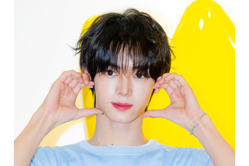 TWS・ハンジン、ビジュアルもファン愛も満点！手書きメッセージで“42”の心をわし掴み【PHOTO】 画像