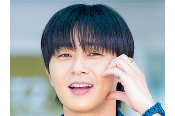 俳優パク・ソジュン、海外でも隠し切れないオーラ！愛らしいオフショットで「急に幸せに」【PHOTO】 画像