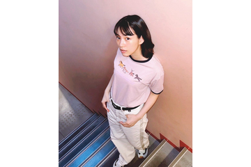 のん、淡いピンクのTシャツ姿に反響続々 「のんさまにふさわしいTシャツ」「良い……」 画像