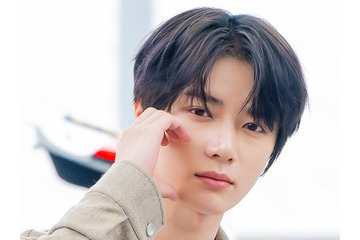 TXT・ボムギュ、ほろ酔い姿が可愛すぎる！茶目っ気たっぷりにワイン嗜む「ごはん何杯でもいける」【PHOTO】 画像