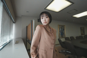 大原優乃、母が自分と同じ歳で着ていたセットアップ姿に「親子で着れるって、凄いです！」 画像