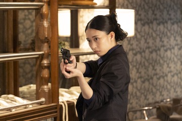 森川葵が銃を構えて犯罪グループの摘発へ！火9『スティンガーズ』場面写真が公開 画像