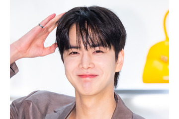 THE BOYZ・ヨンフン、“理想の彼”スタイルを披露！爽やか笑顔で洗練された魅力を放つ【PHOTO】 画像
