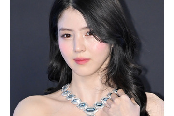 消してないの？大胆に開いたドレスから“骨盤タトゥー”が妖艶に…ハン・ソヒ、止まらぬ進化【PHOTO】 画像