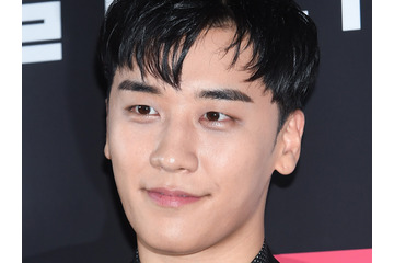 BIGBANGを脱退したV.Iの近況明らかに 女性とのツーショットがSNS上で公開、韓国ソウルに滞在か 画像