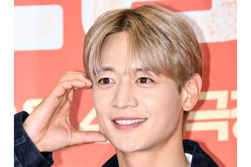 SHINee・ミンホ、トライアスロンの練習中にバキバキの腹筋公開！狂気じみた体力を見せる 画像