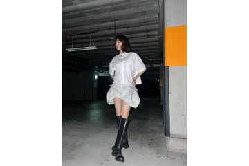 のん、ミニ丈パンツから美脚スラリ！“甘辛MIX”コーデに反響「ブーツ合わせが格好良すぎ」 画像