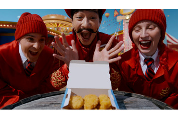 堺雅人が“巨大ナゲット型ハンマー”を振り下ろす！マクドナルド新CMで「Mr.トクニナルド」として再登場 画像