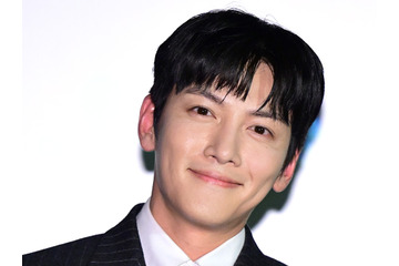 俳優チ・チャンウク、端正な顔立ちに成熟したスーツ姿の最強の組み合わせ「反則では？」【PHOTO】 画像