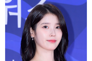 IU、Netflixドラマ『おつかれさま』で主演女優賞＆人気スター賞受賞！作品も大賞に輝く 画像