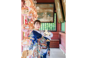 小松彩夏、“母”になって迎えた初めての誕生日を報告！お宮参りでの親子2ショット披露 画像