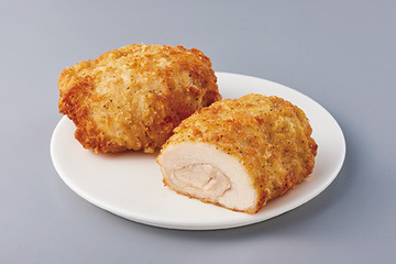 ひと口目からジューシーな肉感！ローソン、新フライドチキン「まんまる鶏」を29日より発売 画像