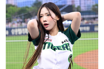 えっ、細身なのにこのボリューム感？韓国プロ野球の19歳チアガール、“美貌強調”のぴったりTショット【PHOTO】 画像
