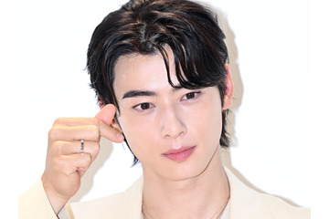 入隊現場の“丸刈り”姿が話題を集めたチャウヌ、所属事務所がファンに注意喚起「ペナルティ課す場合あり」 画像