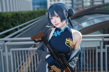 チャイナドレスのスリットから覗く美脚がまぶしすぎる! 画像
