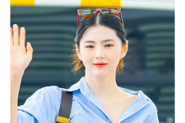 女優ハン・ソヒ、“超ミニ丈ホットパンツ”姿で脚線美を披露！トップスのボタンも外し視線釘付け【独自写真】 画像