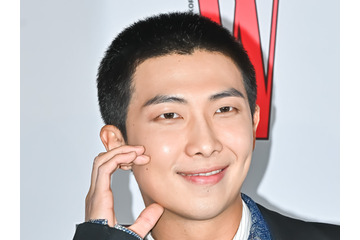 BTS・RM、堂々とした魅力でファッション誌表紙に登場！最も「生きている」と感じる瞬間を語る【PHOTO】 画像