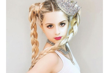 TWICE事務所に「虐待」訴えも…米女性グループVCHAの18歳メンバー、双方合意でJYPと契約終了 画像