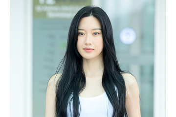 “ほぼ全部見えてる”衣装が話題になった女優ムン・ガヨン、腹チラタンクトップ姿で魅了【独自写真】 画像