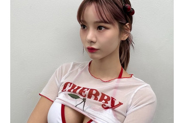 甘美な肉体に注目！“韓国で最もグラマラス”な女性芸人が大自然に降臨、圧巻ボディで馬も魅了【PHOTO】 画像