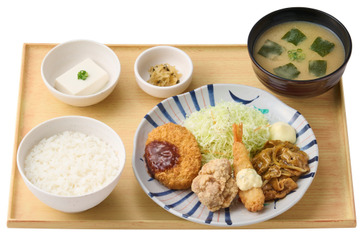 やよい軒、人気おかず4品を一度に堪能!「やよい合い盛り定食」19日より890円で販売 画像